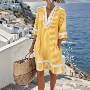 Robe tunique midi à rayures verticales pour femme, col en V, bordure contrastante blanche, poche latérale, coupe ample, robe de plage d'été - Product Image 2