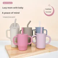 Nouvelle tasse d'apprentissage améliorée de 240 ml en silicone de qualité alimentaire, étanche, écologique, avec paille et doubles poignées, au design de dessin animé