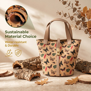 Borsa a Secchiello in Sughero con Stampa Insetti Eco-Friendly, Borsa a Mano in Pelle Vegana per Donna - Product Image 3