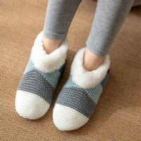 Nouvelle Arrivée Chaussettes d'intérieur en tricot à rayures colorées pour femmes, doublées en sherpa moelleux, semelle antidérapante, chaudes pour l'hiver et l'automne
