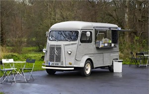 Camion de restauration rapide pour hot-dogs personnalisé avec grill commercial, remorque mobile pour hot-dogs pour la vente de nourriture de rue, les événements et les services de traiteur - Product Image 3