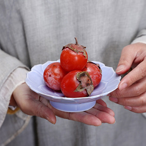 Plato de cerámica con forma de flor y base para servir frutas, postres y té. - Product Image 2