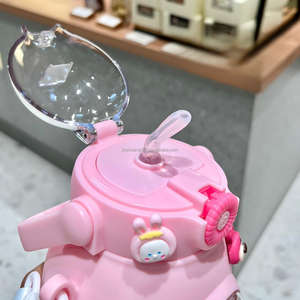 Botella de <span class=keywords><strong>Agua</strong></span> Deportiva para Niños de 900 ml al por Mayor, Linda Botella de Gran Capacidad con Correa de Reloj para la Escuela y Actividades al Aire Libre - Product Image 3