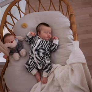 Boneka Silikon Reborn dengan Pakaian Anak Perempuan/Anak Laki-Laki, Jas Hitam, Dilengkapi Dot Naxido untuk Menghisap, Bayi Realistis Cina untuk Dijual - Product Image 5