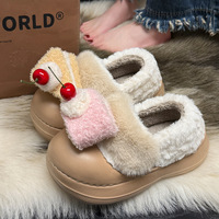 Chaussons d'intérieur pour femmes, mignons, en forme de gâteau aux cerises 3D, à bout fermé, à enfiler, avec doublure en polaire chaude, plateforme épaisse, antidérapants