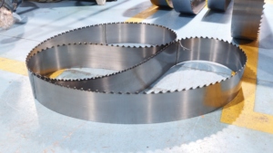 Lame de <span class=keywords><strong>scie</strong></span> à <span class=keywords><strong>chantourner</strong></span> en alliage Stellite de haute qualité directement de l'usine chinoise pour les lames de rechange de machine de <span class=keywords><strong>scie</strong></span> à ruban et de scierie - Product Image 2