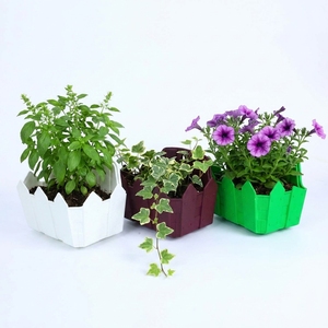 Pots de fleurs décoratifs en plastique à suspendre, design clôture en piquets mignon, pour balcon et jardin vertical, vente directe usine - Product Image 1