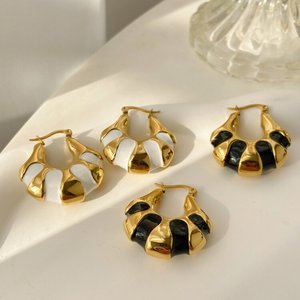 <span class=keywords><strong>Orecchini</strong></span> Artistici in <span class=keywords><strong>Acciaio</strong></span> Inossidabile con Design Circolare Bianco e Nero a Goccia d'Olio, Forma Geometrica Traforata per Ragazze, Vendita all'Ingrosso - Product Image 1