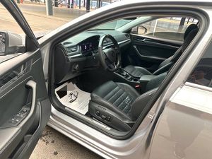 <span class=keywords><strong>Skoda</strong></span> Superb 2.0T Benzina Automatica LHD Usata del <span class=keywords><strong>2022</strong></span> per Esportazione - Product Image 2