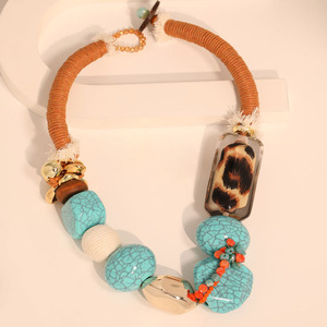 Vente en gros, ensemble collier artificiel en acrylique turquoise imprimé léopard pour femme, ensemble de bijoux boucles d'oreilles et mode - Product Image 5