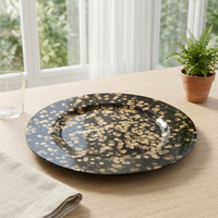 Luxuriöser 13-Zoll-Plastikteller aus PS, klar, mit schwarz-goldener Sprenkelstruktur, moderner Dekoteller für die Tischdekoration im Restaurant
