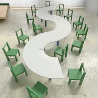 Ensemble table et chaises modernes d'activités pour enfants Chaises pour enfants en forme de lapin avec panneau de bois pour l'école et le centre pour bébés