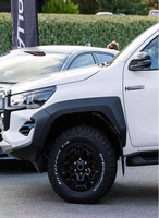 Kit carrosserie de lifting complet avec pare-chocs avant et calandre pour Toyota Hilux 2016-2020, transformant le véhicule en style GR Sport 2023