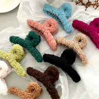 Pince à cheveux requin en peluche pour femme, fausse fourrure duveteuse, multicolore, accessoire capillaire chaud d'hiver, cadeau pour filles, bandeaux