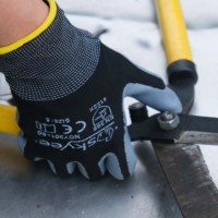 SKYEE suave nitrilo recubierto 13 calibre negro tela de nailon antideslizante a prueba de aceite trabajo de construcción guantes de seguridad para trabajos de jardinería