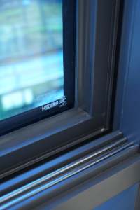 Nhà máy cung cấp hoạt động trơn tru âm thanh bằng chứng nhôm cửa sổ dễ dàng làm sạch Con lăn mù bay lưới bao gồm - Product Image 2