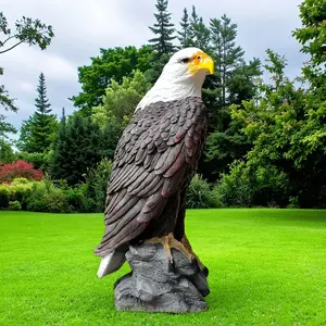 Statue majestueuse de pygargue à tête blanche de 62cm avec envergure de 33cm, sculpture réaliste d'oiseau de proie sur une base rocheuse pour décor de bureau ou de bibliothèque - Product Image 3