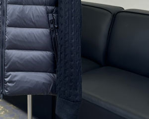 Chaqueta Acolchada Unisex con Capucha, Rellena de Algodón, Resistente al Viento y Transpirable, Otoño-Invierno 2025, Nueva, de Alta Calidad, Moderna e Informal, Venta al Por Mayor - Product Image 3