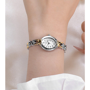 Exquisito reloj de cuarzo impermeable, pequeño y elegante para mujer, un reloj único y distintivo. - Product Image 1
