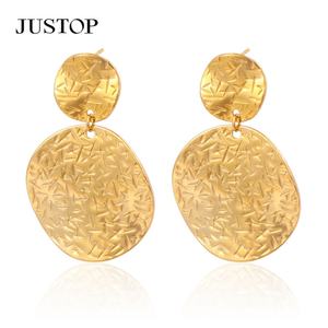 Bijoux fantaisie en gros, boucles d'oreilles pendantes tendance unisexes en acier inoxydable plaqué or 18 carats de style rétro français haut de gamme en forme de pièce de monnaie - Product Image 3