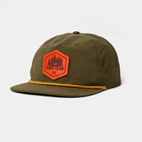 Casquette de baseball à 5 panneaux non structurée personnalisée en vert, tissu en nylon doux, casquette snapback avec visière plate, patch en cuir et logo brodé