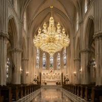 Lustre en cristal de style mosquée de luxe avec finition dorée pour hall d'hôtel, palais islamique et projets architecturaux