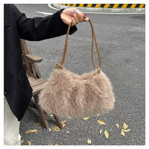 Nouveau sac à main à la mode à la mode pour les aisselles automne hiver sac à bandoulière unique en peluche sac moelleux pour les femmes - Product Image 6