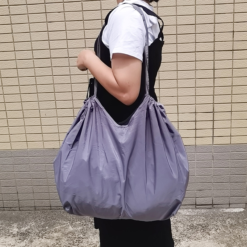 สีเทาเข้ม