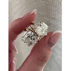 Bague de fiançailles de luxe en diamant de laboratoire taille coussin 5 carats avec diamants latéraux trapézoïdaux 2 carats pour or massif certifié 10K-18K - Product Image 3