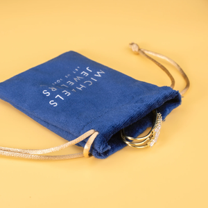Bolsa de terciopelo suave azul oscuro de lujo personalizada con cordón, reciclable, para joyería, con logo. - Product Image 6