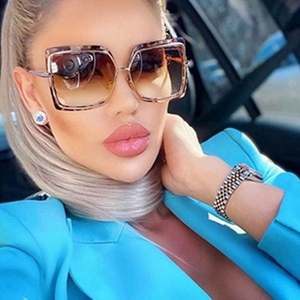 Lunettes de soleil carrées vintage élégantes pour femmes avec logo personnalisé, protection UV400, lunettes de soleil surdimensionnées pour femmes - Product Image 1