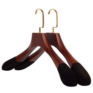 Cintres en <span class=keywords><strong>bois</strong></span> vintage de qualité supérieure pour vêtements de cérémonie |   Cintres haut de gamme sur mesure - Product Image 5