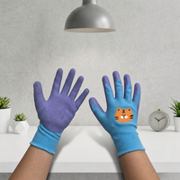 Gants de protection pour enfants utilisés dans les aires de jeux extérieures, dans les vergers à fruits à cueillir soi-même et dans les vergers de pommes