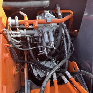 Excavadora Usada Hitachi Zaxis70 de 7 Toneladas de Alta Calidad en Venta con Componentes Principales: Motor, Caja de Cambios, Bomba de Engranajes - Product Image 5
