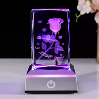Saint Valentin LED Veilleuse 3D Cristal Cubes Gravé Au Laser En Plastique Base 3D Objets Décoratifs pour La Décoration Intérieure Graduation