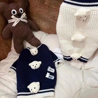 Pull en tricot gaufré pour animaux de compagnie avec ours en peluche 3D - Pull pour chien avec décoration d'ours en peluche mignon