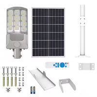 Fabricant personnalisé 100w 200w télécommande IP65 étanche tout en deux éclairage public LED extérieur à énergie solaire