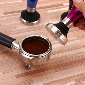 Prensa de Café Kafei Shi de 58 mm Ajustable para Máquina de Espresso, Mango Duradero de Color Sólido - Product Image 2
