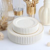 Assiettes de présentation de luxe en plastique blanc avec bord doré, 13 pouces, transparentes et perlées, réutilisables, pour mariages (vente en gros)