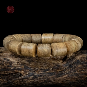 สร้อยข้อมือไม้กฤษณาลูทอง พรีเมียม ขนาด 12 มม. ประเภท 2 ไม้กฤษณาคุณภาพสูง เครื่องประดับสุดหรู - Product Image 4