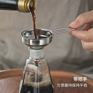 Mini entonnoir en acier inoxydable de 50 mm avec poignée pour filtrer l'huile de cuisine et distribuer du vin - Product Image 1
