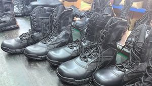 Botas de Combate TSB0109 Color Negro, 9.5 Pulgadas, Ligeras, para Desierto, Suela de PU, Cuero Vacuno de Ante - Product Image 6