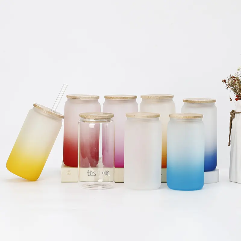 Venta al por mayor 16 oz sublimación soda en forma de vaso transparente lata de vidrio esmerilado con tapa de bambú y paja