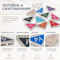 Etiqueta con Logotipo Personalizado en Forma de Triángulo Invertido con Borde de Cristal y Letra Inicial Incrustada en Esmalte