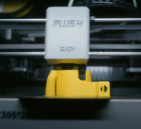 Imprimante 3D FDM industrielle de bureau de grande taille QIDI PLUS 4 à grande vitesse 600 mm/s avec nivellement automatique et extrudeur direct 370C compatible PLA