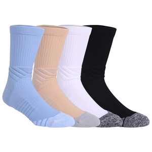 Chaussettes de compression multisports pour jeunes, enfants et adultes - Antidérapantes, respirantes, en coton/bambou avec design de revers et de semelle - Product Image 6