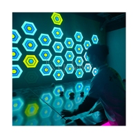 Carreaux de sol interactifs à LED pour Playhouse Intérieur Centres de divertissement publics Activation énergique du jeu de lave Parc sportif familial
