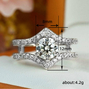 Anello a due pezzi a forma di V con corona scintillante a quattro punte per donna, gioielli da dito alla moda in stile principessa - Product Image 5