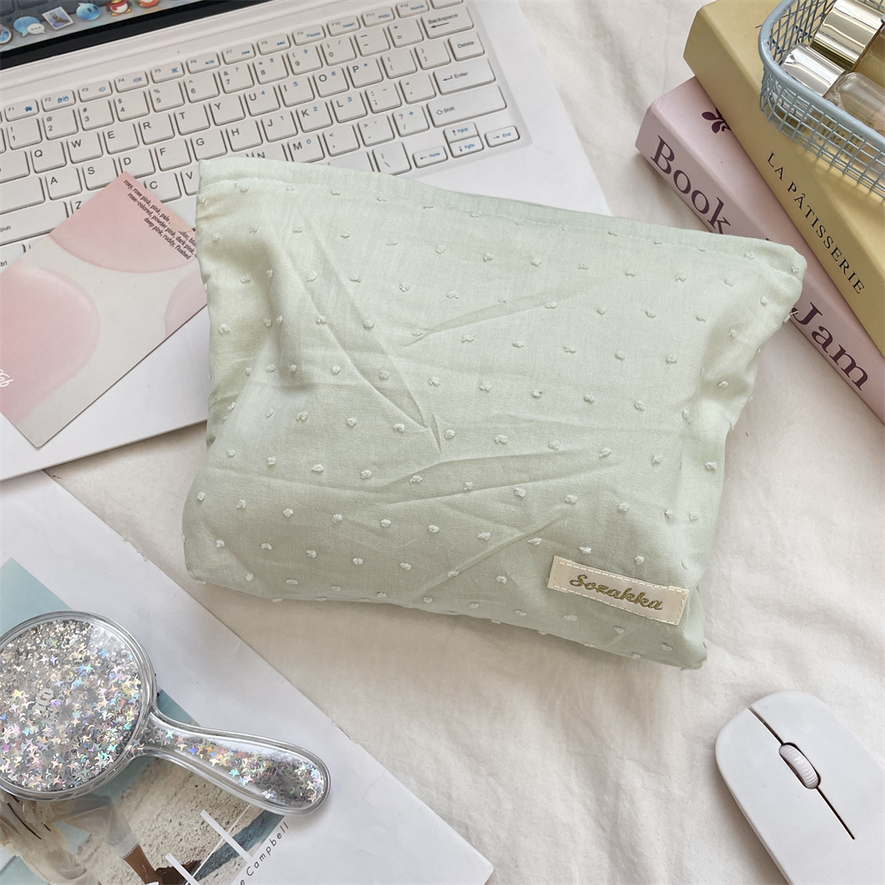 Polka dot jacquard mint green
