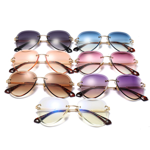 DAISYER 2021 Nouveautés Tendance Grand Cadre <span class=keywords><strong>À</strong></span> <span class=keywords><strong>La</strong></span> <span class=keywords><strong>Mode</strong></span> Or Pont Sans <span class=keywords><strong>Monture</strong></span> Femmes Lunettes <span class=keywords><strong>De</strong></span> Soleil - Product Image 6